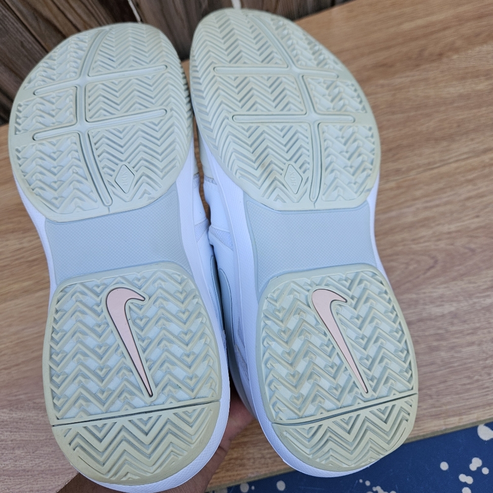 Nike White and Tan Sneakers Women Size 10 - Picture 16 of 16